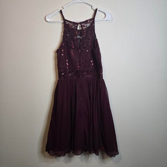 Women's Iz Byer Burgundy Formal Halter Neck Sparkle Sequin Lace Mesh Mini Dress - Picture 5 of 6